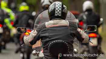 1000 Motorradfahrer demonstrieren gegen Fahrverbote - Süddeutsche Zeitung