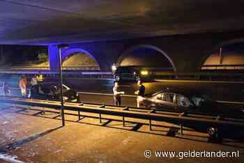 Ongeluk met drie auto's op A50, weg afgesloten