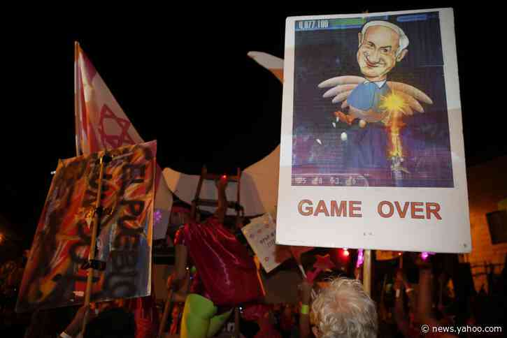 Thousands throng central Jerusalem in anti-Netanyahu protest