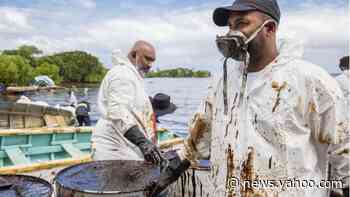 Mauritius oil spill: Locals scramble to contain environmental damage