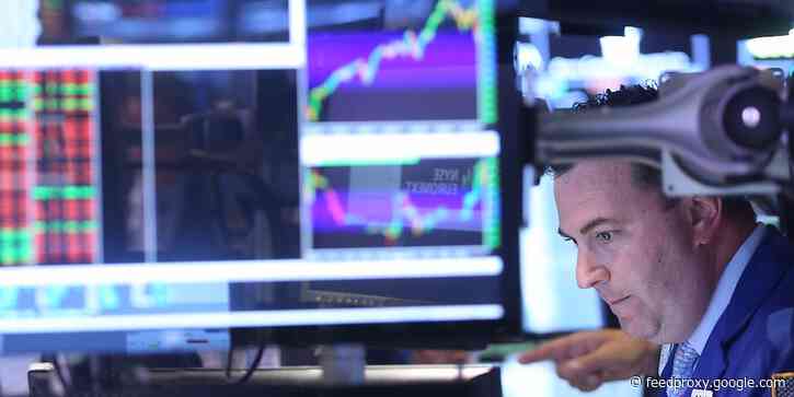US stocks climb as traders weigh Trump stimulus orders against China tensions, coronavirus cases