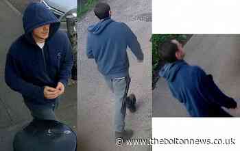 Police release pictures after 2 women mugged of handbags in Bolton