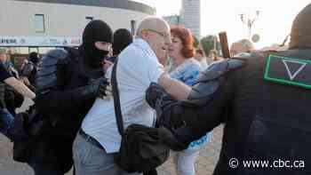 One protester dead as new post-election protests in Belarus prompt police crackdown