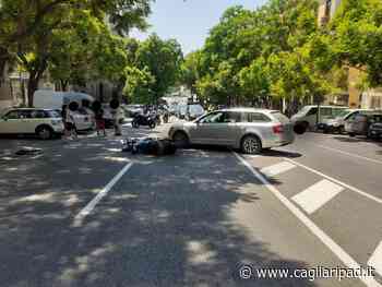 Cagliari, incidente in pieno centro tra un’auto e una moto: ferito un 22enne - Cagliaripad