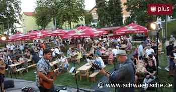 „Bopfingen unplugged“: Regionale Künstler sorgen im Stadtgarten für Stimmung - Schwäbische