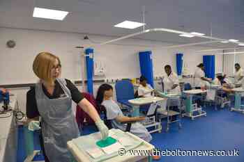 University of Bolton launches new degree course, with students receiving £5,000