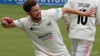 Bob Willis Trophy: Ryan Higgins takes 7-42 as Gloucestershire beat Warwickshire