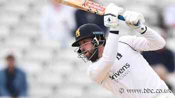 Bob Willis Trophy: Warwickshire claim slender first-innings lead over Gloucestershire