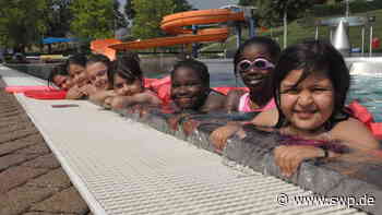 Freizeit: So lernen Flüchtlingskinder in Freibad Ehingen das Schwimmen - SWP
