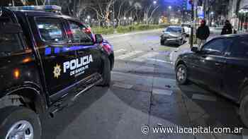 Violento colisión entre dos automóviles en Pellegrini y Buenos Aires - La Capital (Rosario)