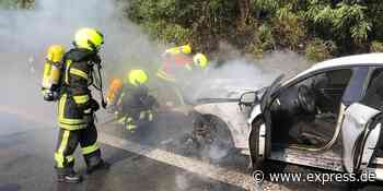 Oberhausen: Feuerwehr muss brennendes Auto auf A3 löschen - EXPRESS