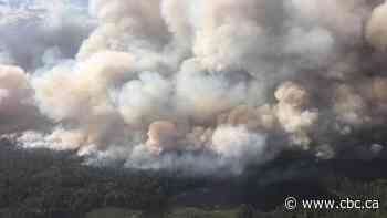 Residents of Red Lake, Ont., urged to leave as fire burns toward town