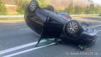 A2: Crash bei Helmstedt! Auto und Lkw krachen ineinander - News38
