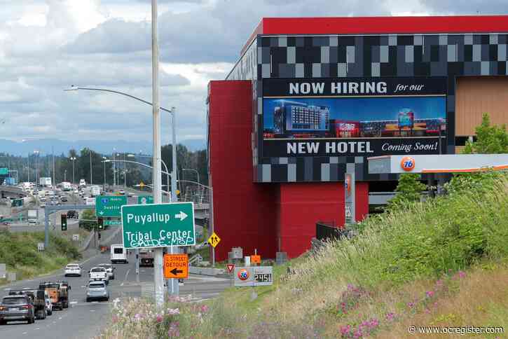 US jobless claims fall below 1 million but remain high