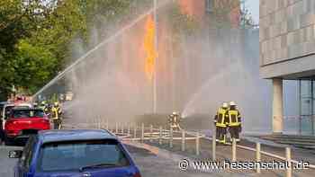 Feuerwehr brennt austretendes Gas ab - Explosionsgefahr in Wiesbaden gebannt - hessenschau.de