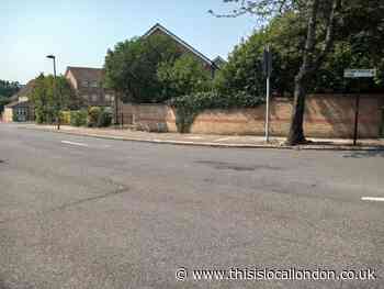 Neighbours oppose 5G mast planned for Barnet street