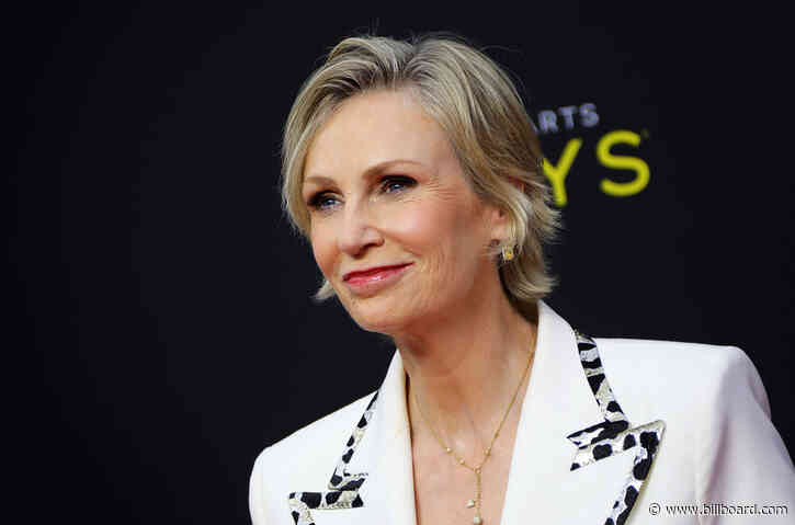 Jane Lynch Remembers ‘Glee’ Co-Star Naya Rivera: ‘She Just Blew Everybody Away’