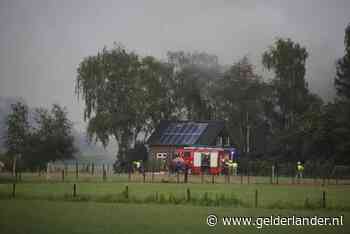 Onweersbuien: bliksem veroorzaakt brand in Doesburg en Vortum, boom op snelweg A12