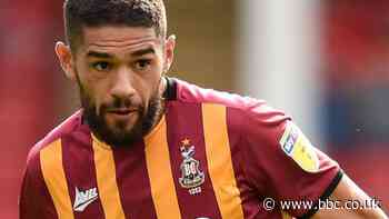 Kelvin Mellor: Morecambe sign former Bradford City defender