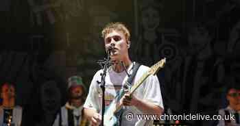 Sam Fender hits back at Piers Morgan - and the 2,500 strong crowd love it