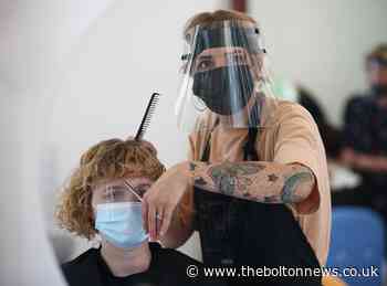 Hairdressers need to wear a face mask AND a visor under strict new rules