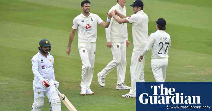 Jimmy Anderson shows there is plenty of life in oldest swinger | Andy Bull