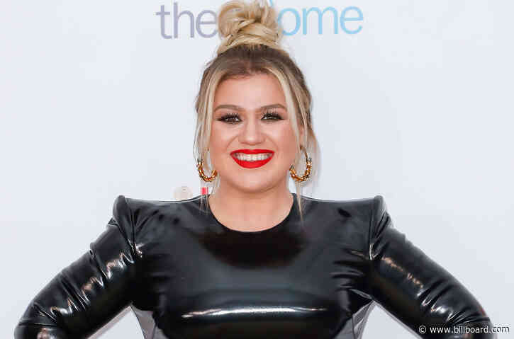Kelly Clarkson Had the Perfect Response to Troll Who Said Her Marriage ‘Didn’t Work’ Because of Her Schedule
