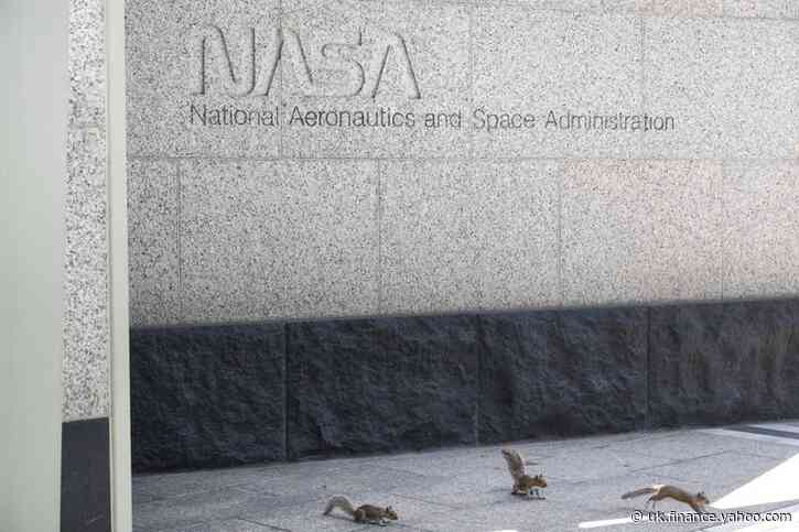 U.S. prosecutors probe ex-NASA official, Boeing over space contract - sources