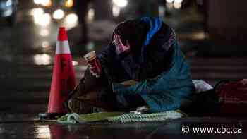 Masks not being mandated in Toronto homeless shelters, letter to staff says
