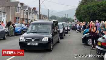 BBC Radio Wales' Chris Needs: People line Cwmafan streets to pay their respects - BBC News