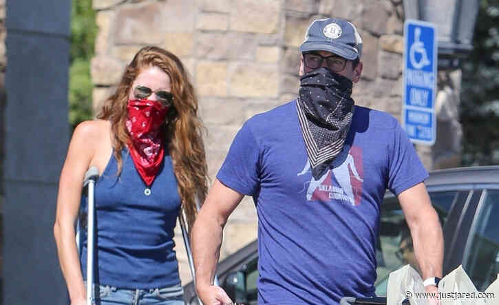 Jon Hamm's Girlfriend Anna Osceola Joins Him at Supermarket, Uses Crutches to Walk