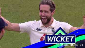 England v Pakistan: Alam out on review as Woakes takes wicket