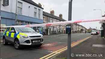 Cyhuddo bachgen 16 oed wedi 'achos saethu' Penarth