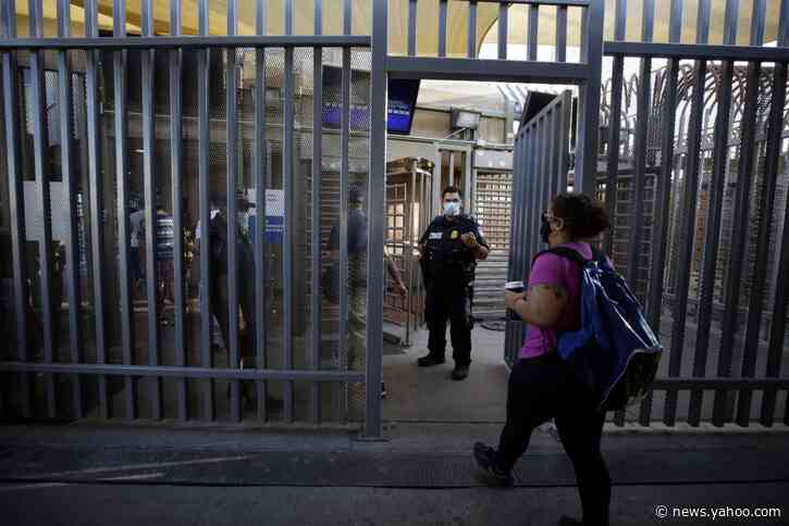 Mexico to keep US border closed to non-essential travel