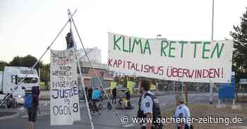 Wesseling: Aktivisten blockieren Zufahrt zu Shell-Raffinerie - Aachener Zeitung