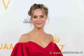 Stijn balanceert in bikini en Annemarie geniet van dobberdonut