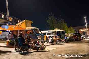 Vijftig campers strijken neer in hartje Enschede voor nacht om nooit te vergeten