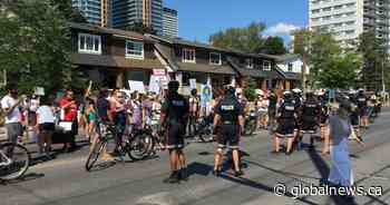 Toronto protesters face off over city's strategy on homelessness - Global News