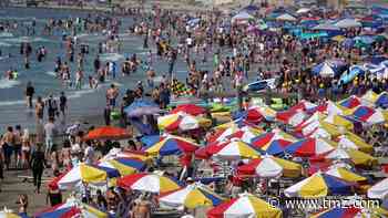 San Diego Beaches Packed During Coronavirus Heatwave