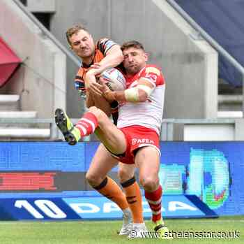 Daryl Powell describes Tommy Makinson grab as 'awkward' - St Helens Star