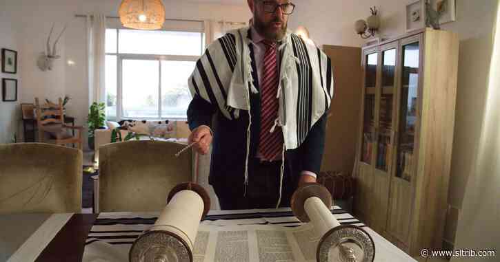 Telephone calls between the UAE and Israel ring for the first time