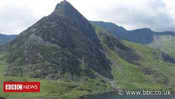 Tryfan mountain rescue: Walker airlifted to safety