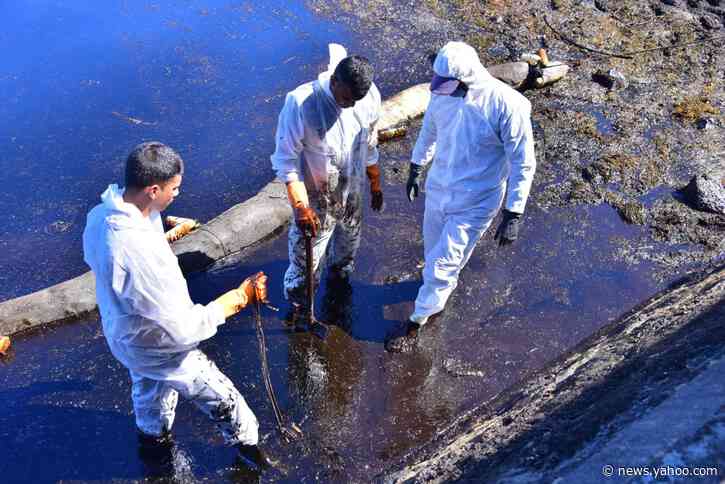 Ship leaking tons of oil off Mauritius has split apart