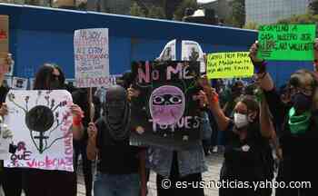 Comienza marcha de feministas en el Ángel de la Independencia - Yahoo Noticias