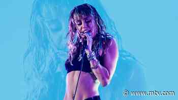 Miley Cyrus Returns To The VMAs For Debut Performance Of ‘Midnight Sky’