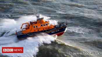 Fishermen's 'lucky' escape as rock sinks boat