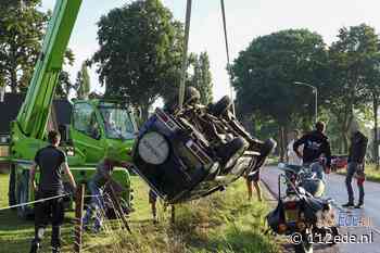 Auto in Lunteren belandt op zijn kop in weiland
