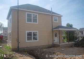 New homes are rising at old Braddock Hospital site