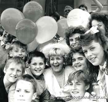 Coronation Street star gave Bolton crowd unexpected gift