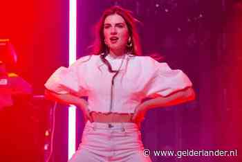 Maan gaat aan de drank en Geer deelt beelden van zijn coronatest